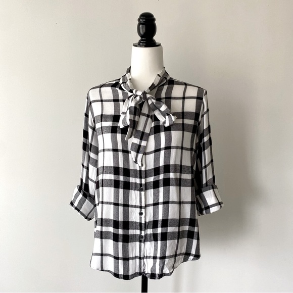 SOLD | BANANA REPUBLIC | Dillon Casual Neck Tie Top - Picture 4 of 12